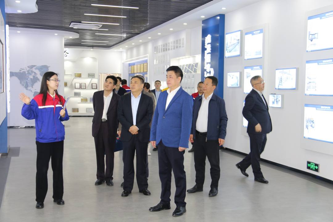 青島市政協副主席、市工商聯主席崔作一行蒞臨銳智股份調研考察