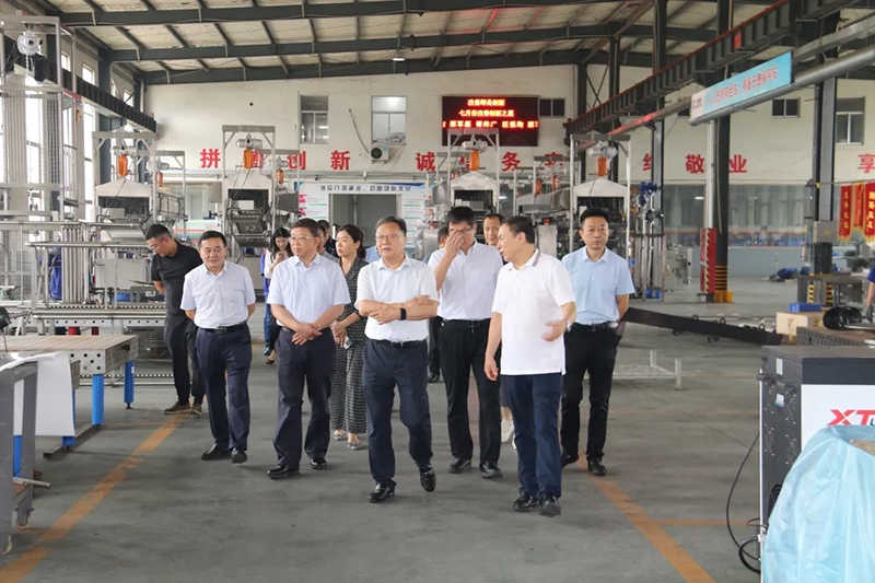 青島市政協副主席薄濤一行十余人蒞臨銳智智能考察調研 青島市政協副主席薄濤一行十余人蒞臨銳智智能考察調研